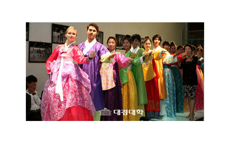 [홍보실] 대경대 한가위 앞두고 ‘체험 한복 패션 쇼’ 개최